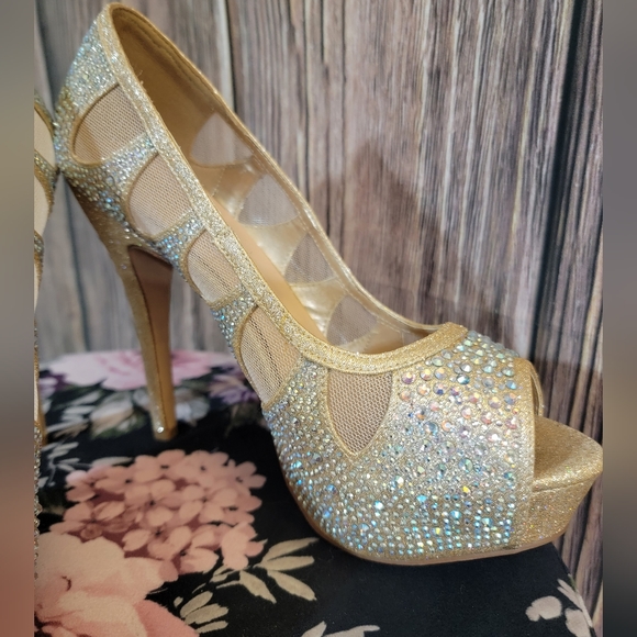 Champagne Gold Peeptoe HEELS - Picture 7 of 11